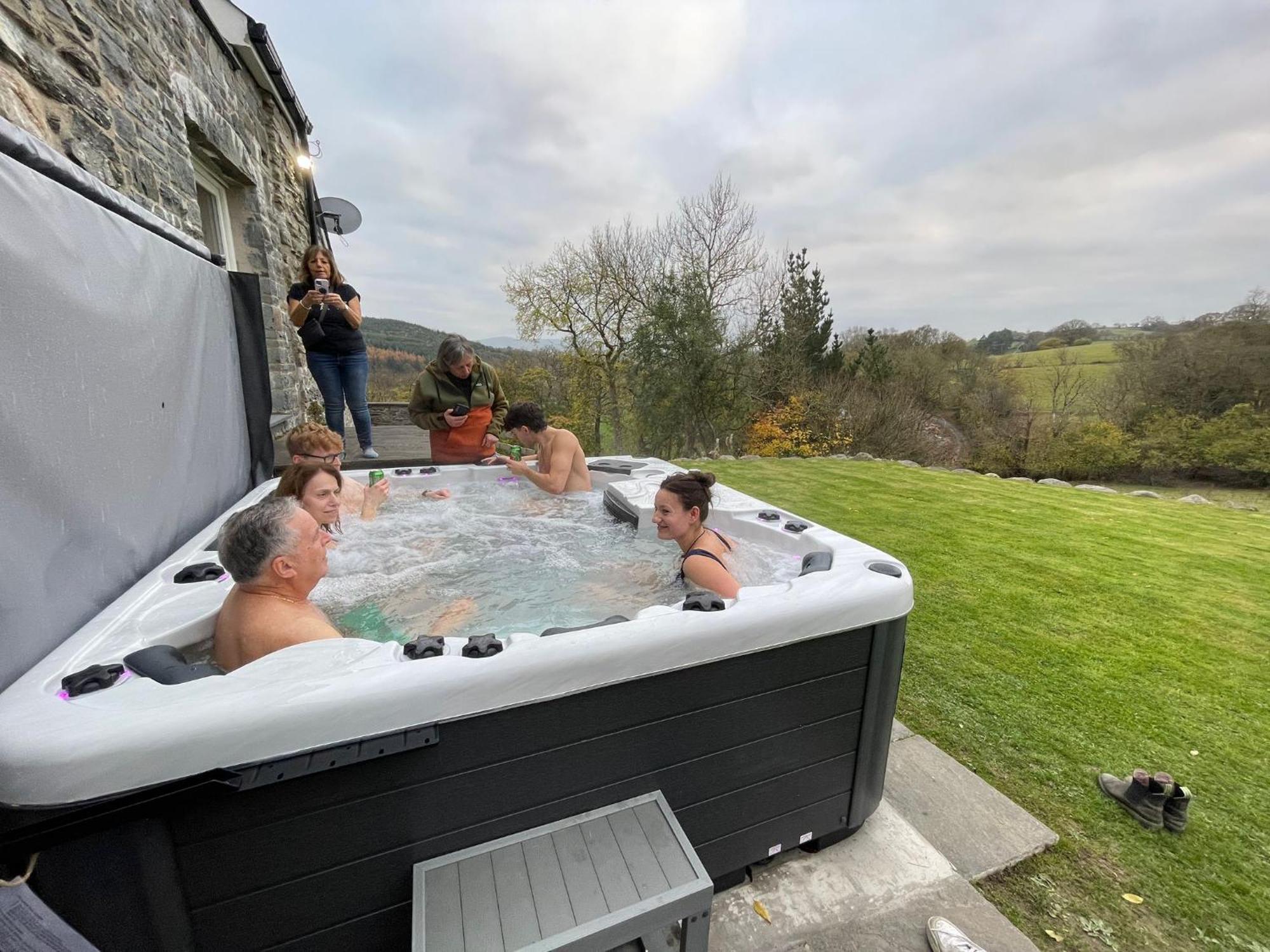 3 Bedroom Barn Conversion -Garden View - Ty Cerrig Barn Corwen Buitenkant foto